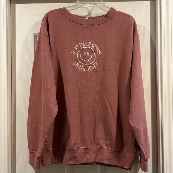 Love in Faith Mauve Smiley Graphic Sweatshirt size L new - Picture 2 of 4